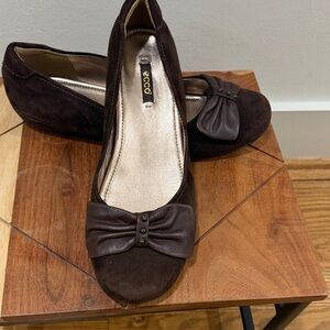 ECCO Women's Brown Suede Flats with Elegant Bow